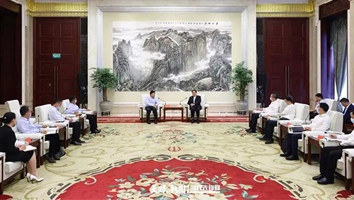 貴州省委書記、省人大常委會主任徐麟會見中偉控股集團董事長鄧偉明一行